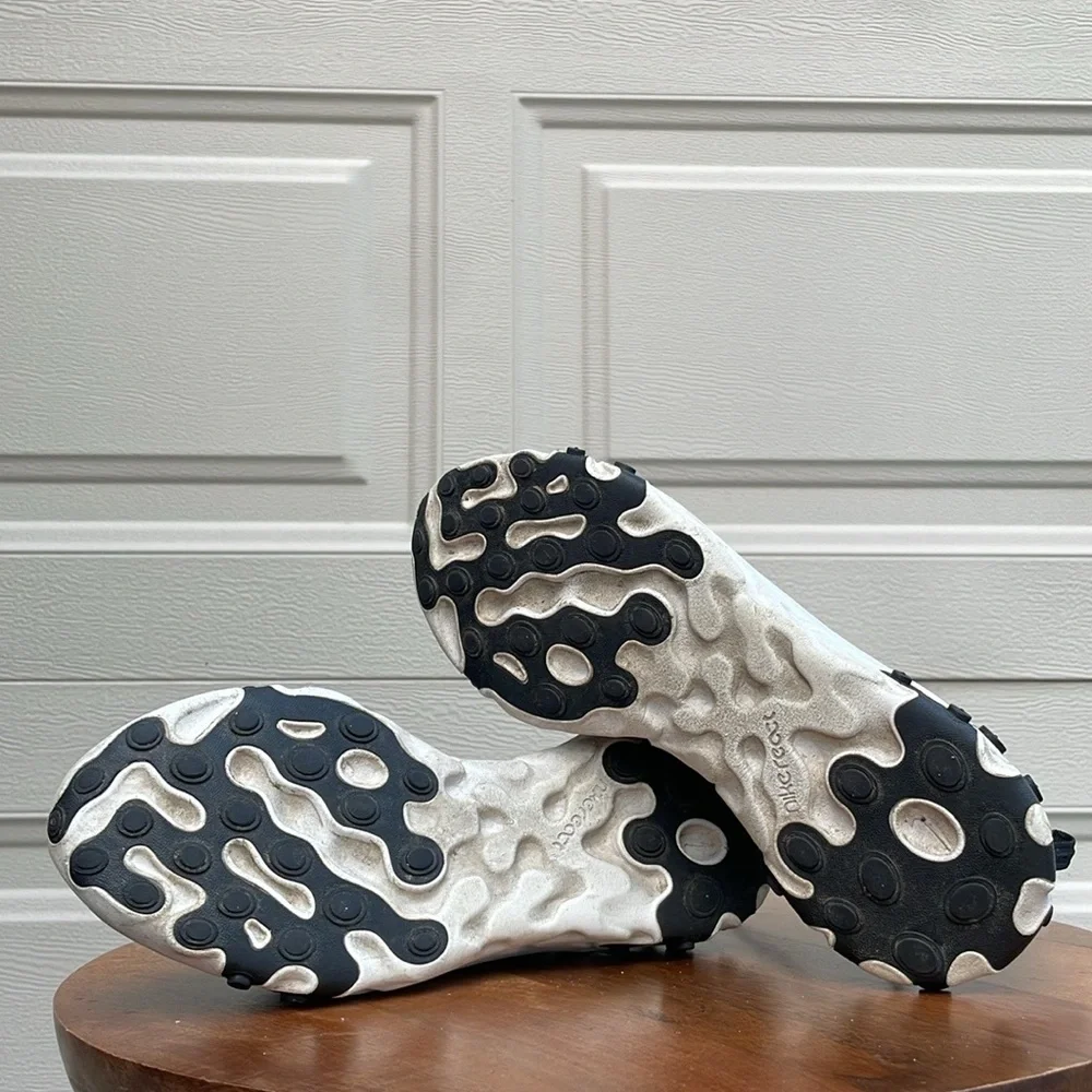 Nike Black & White Athletic Shoes - Picture 13 of 15